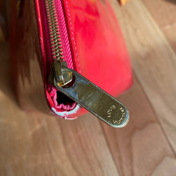 Louis Vuitton Vernis Bellevue Bag - Picture 8 of 13